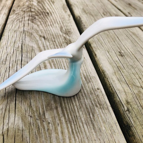 Hollohaza Seagull in Flight / Porcelain / Hungary #1831 / Figurine Bird Soaring - Picture 3 of 6